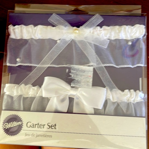 Garter set - Picture 1 of 2